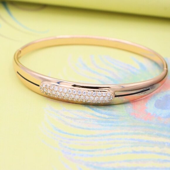 Elegant Rose Gold Bangle with Pavé Accents in Classic Oval Design, XPBL0425 - Picture 3 of 12